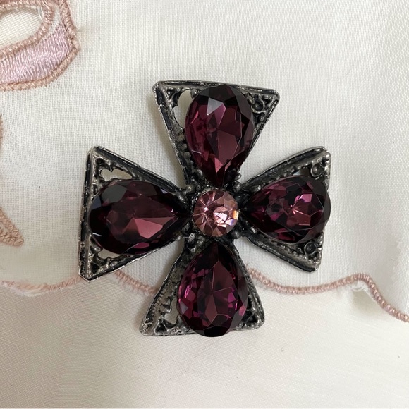 Purple Flower shaped Brooch vintage - Picture 2 of 5